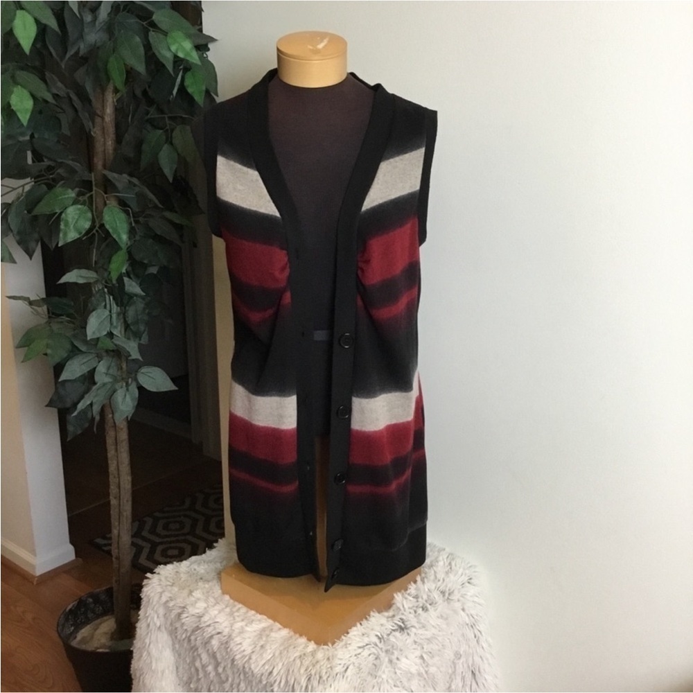 Weavers sleeveless cardigan Woman’s size XL black red gray 6 button